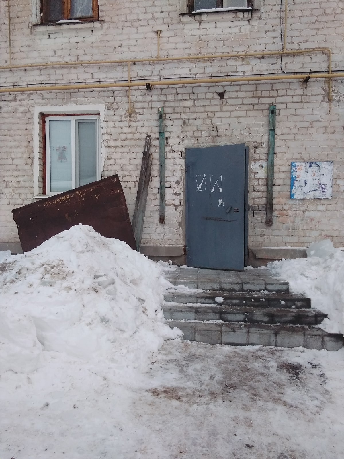 В Димитровграде подъездные козырьки падают на головы горожан | Новости  Ульяновска. Смотреть онлайн