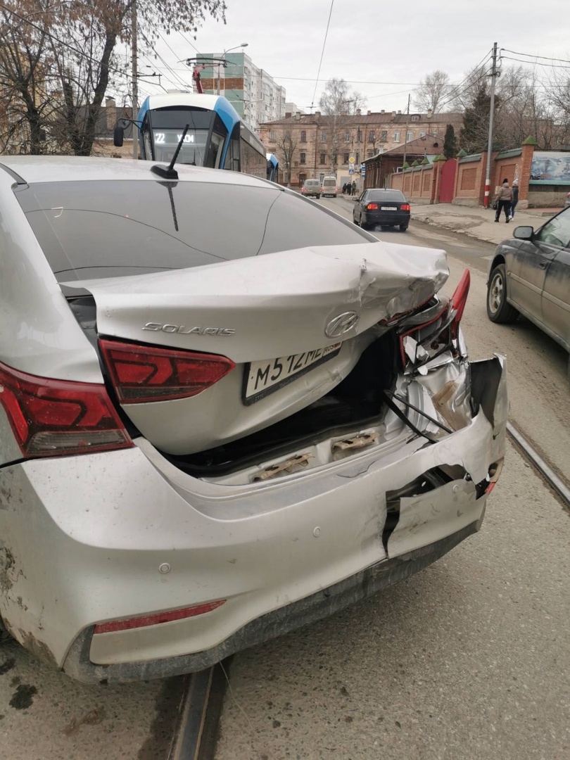 Пьяный протаранил припаркованные авто: в Ульяновске ищут свидетелей ДТП |  Новости Ульяновска. Смотреть онлайн