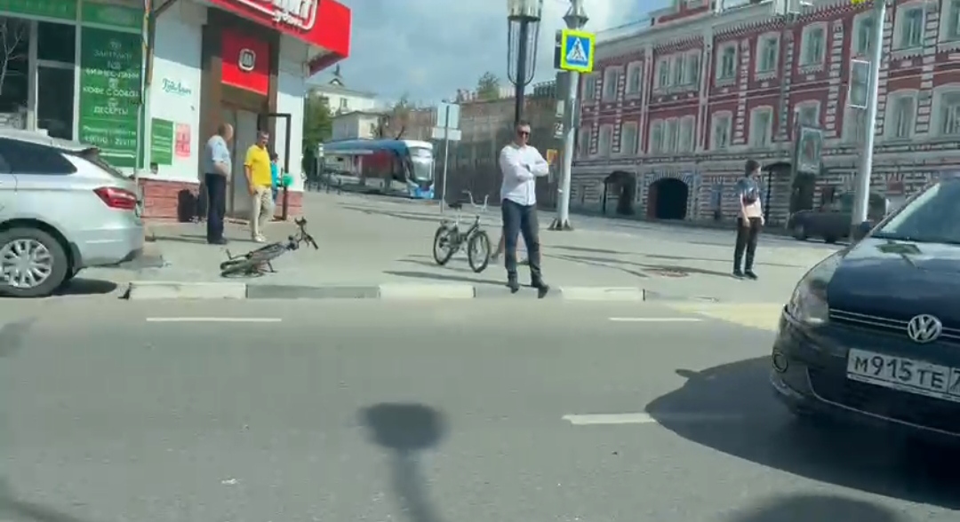 Почему сбили а 50. Авария на Гончарова Ульяновск сегодня. Велосипедист сбил пешехода. Сбили велосипедиста Ульяновск на Репина.