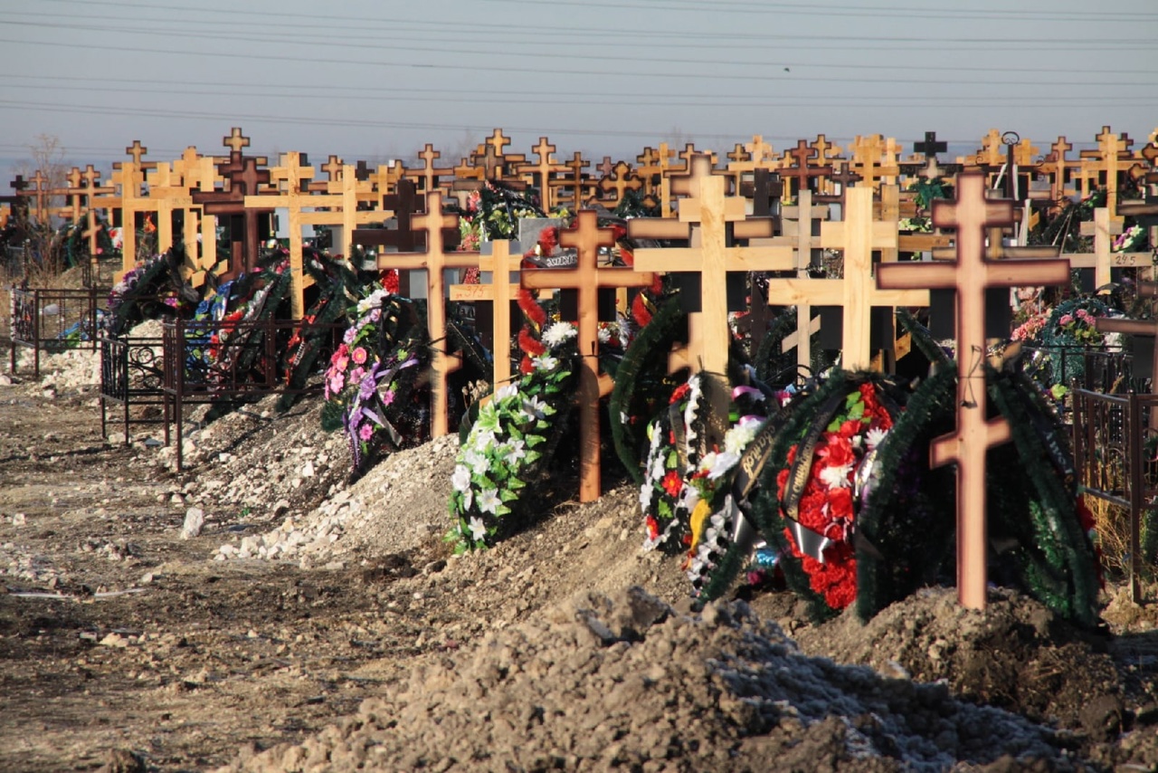 Что запрещено класть в гроб, кроме колец и телефонов: многие делают это на похоронах