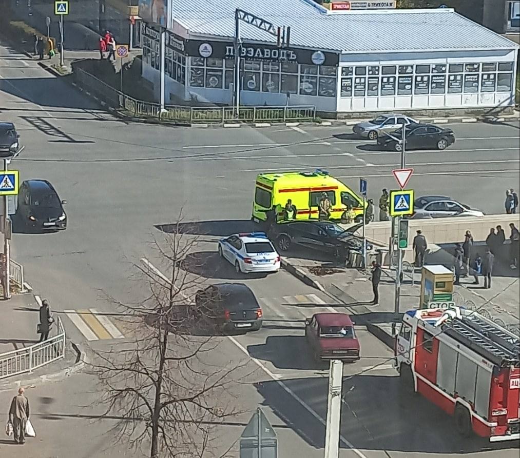 Водитель в ульяновске. Дорожное движение в городе. Происшествия Заволжье Ульяновск.