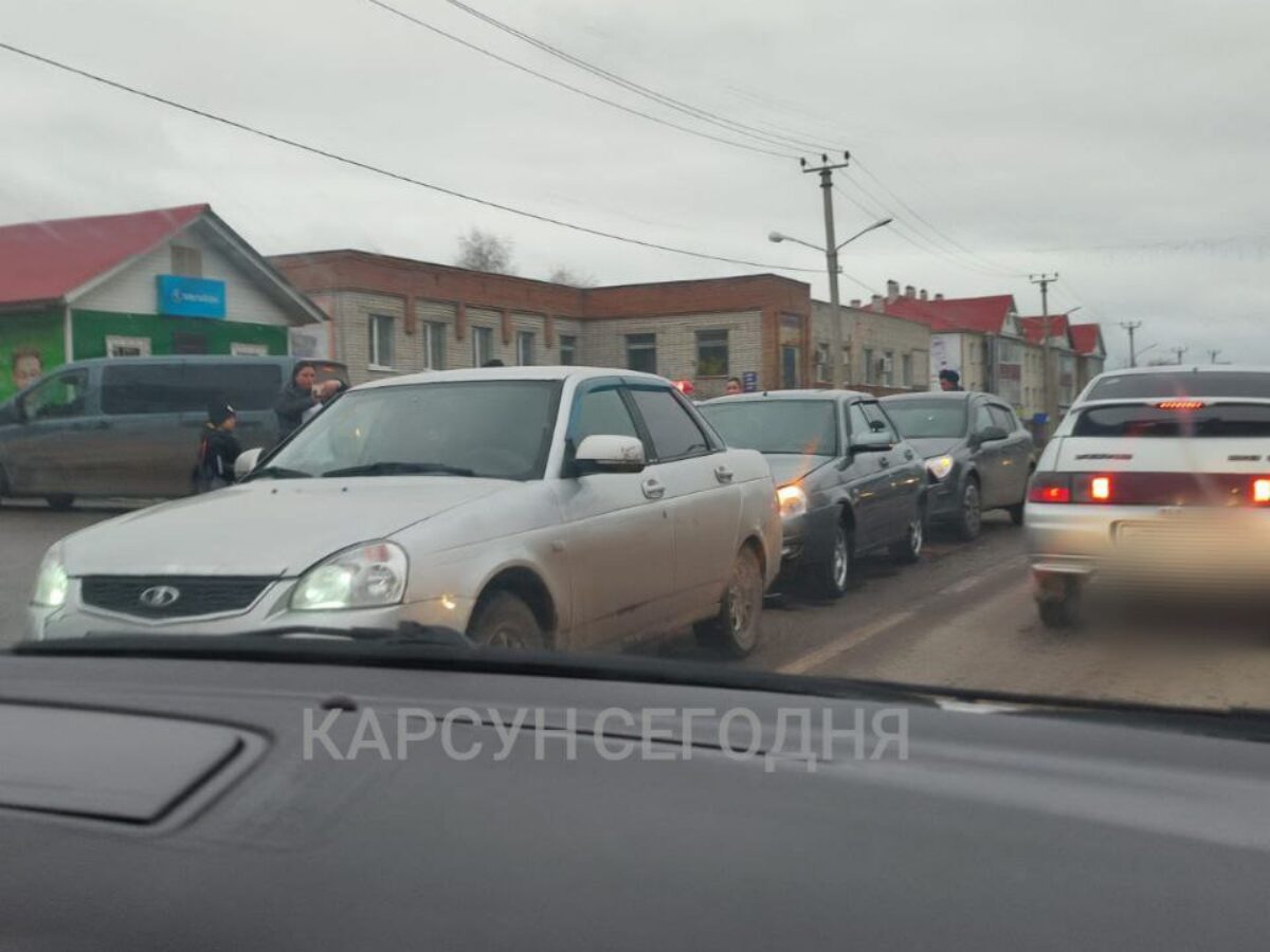 В Карсуне образовался паровозик из трёх легковушек | Новости Ульяновска.  Смотреть онлайн