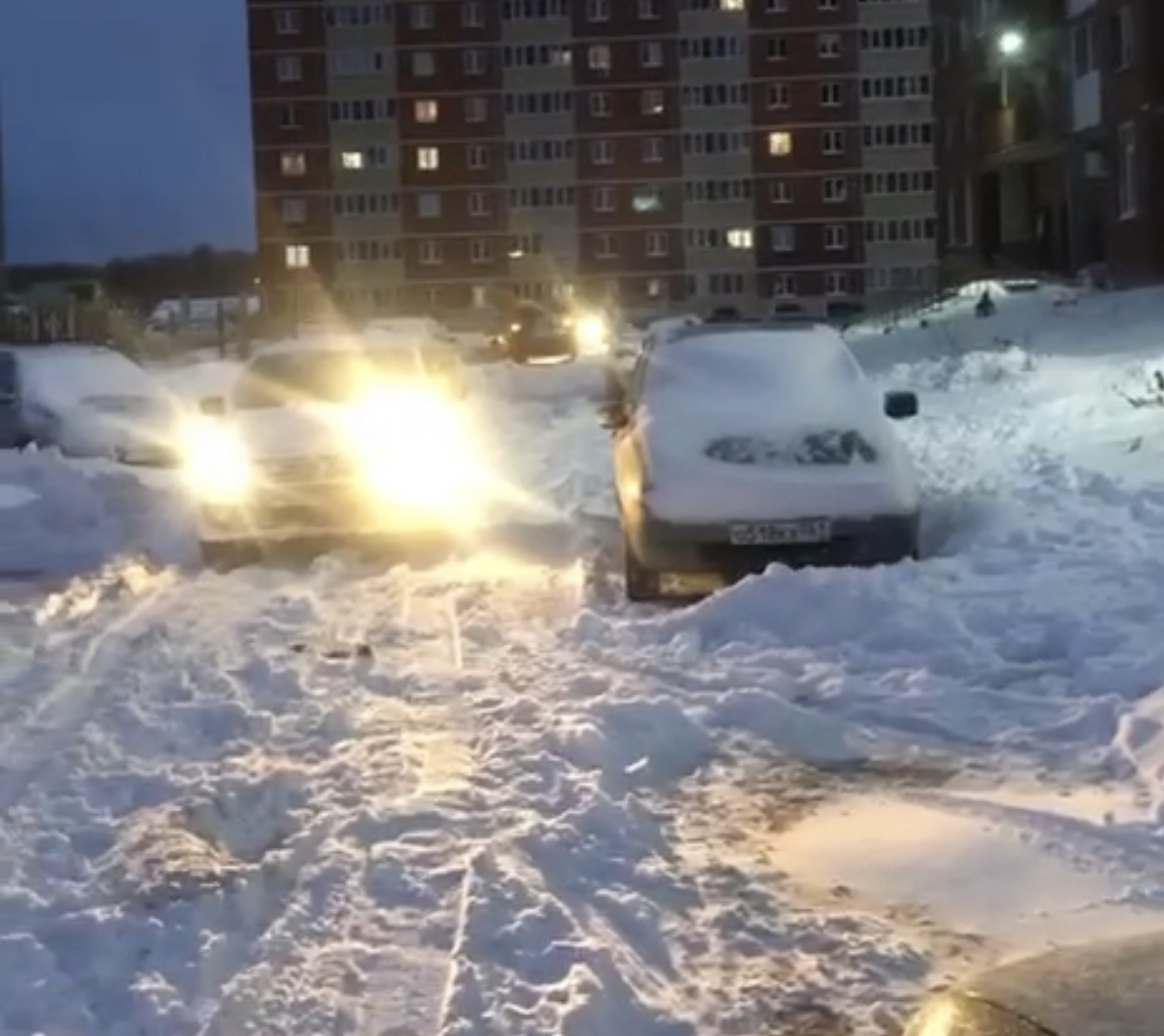 Белая зима началась внезапно. Ночной снегопад в хорошем качестве. Обильный снегопад. Снежного ноябрьского утра. Завалило снегом с добрым утром.