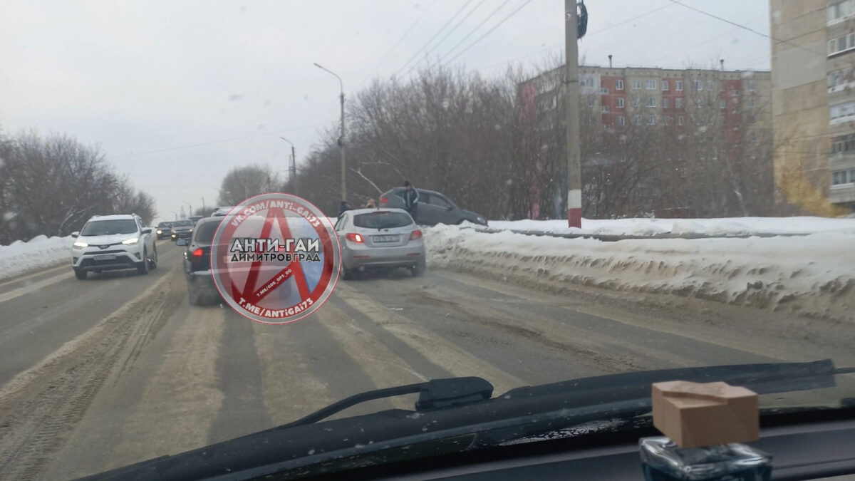 В Димитровграде на мосту произошло ДТП | Новости Ульяновска. Смотреть онлайн