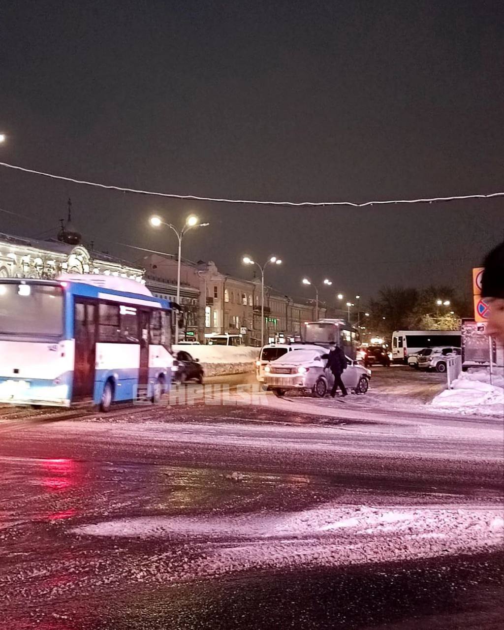 На Гончарова столкнулись две легковушки | Новости Ульяновска. Смотреть  онлайн