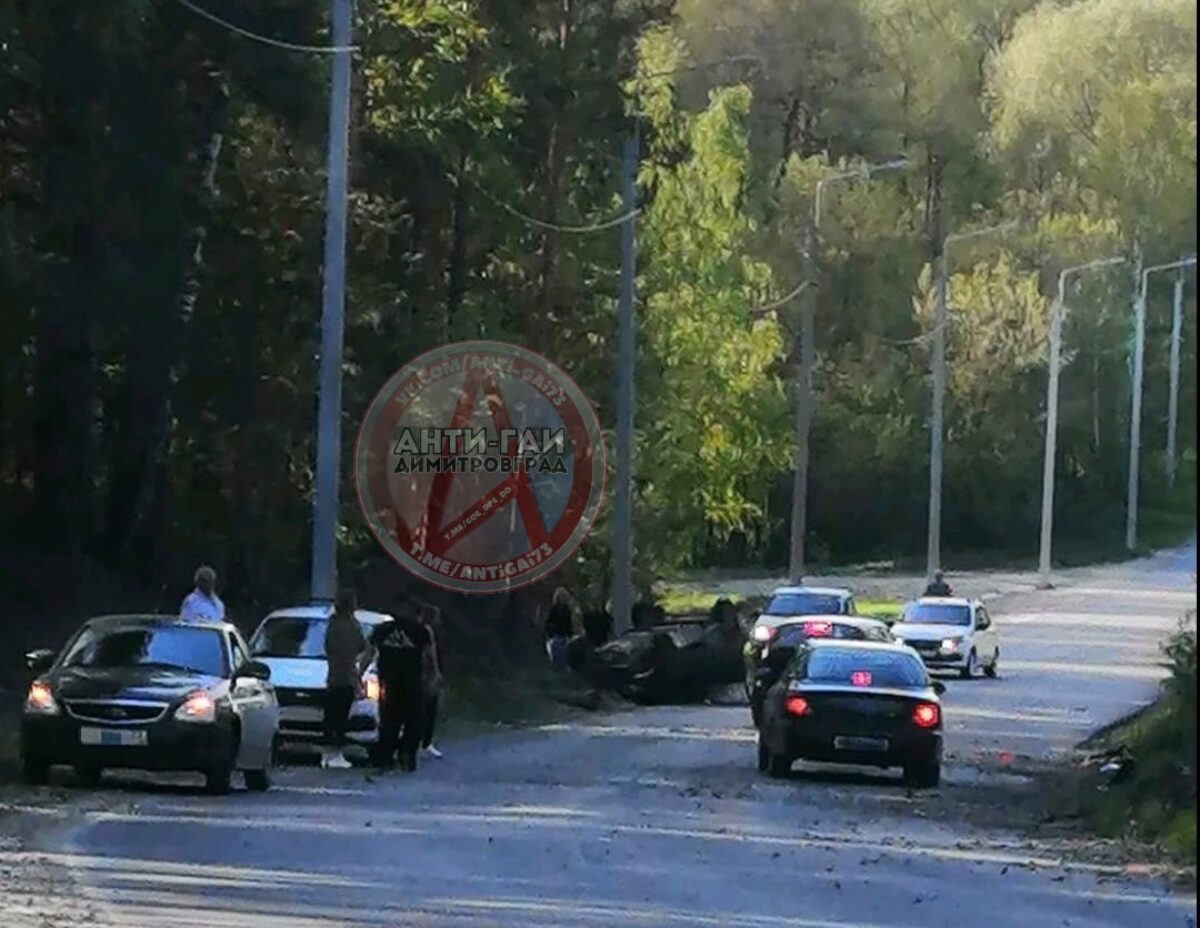 В Димитровграде на повороте на Дачный посёлок перевернулся автомобиль |  Новости Ульяновска. Смотреть онлайн