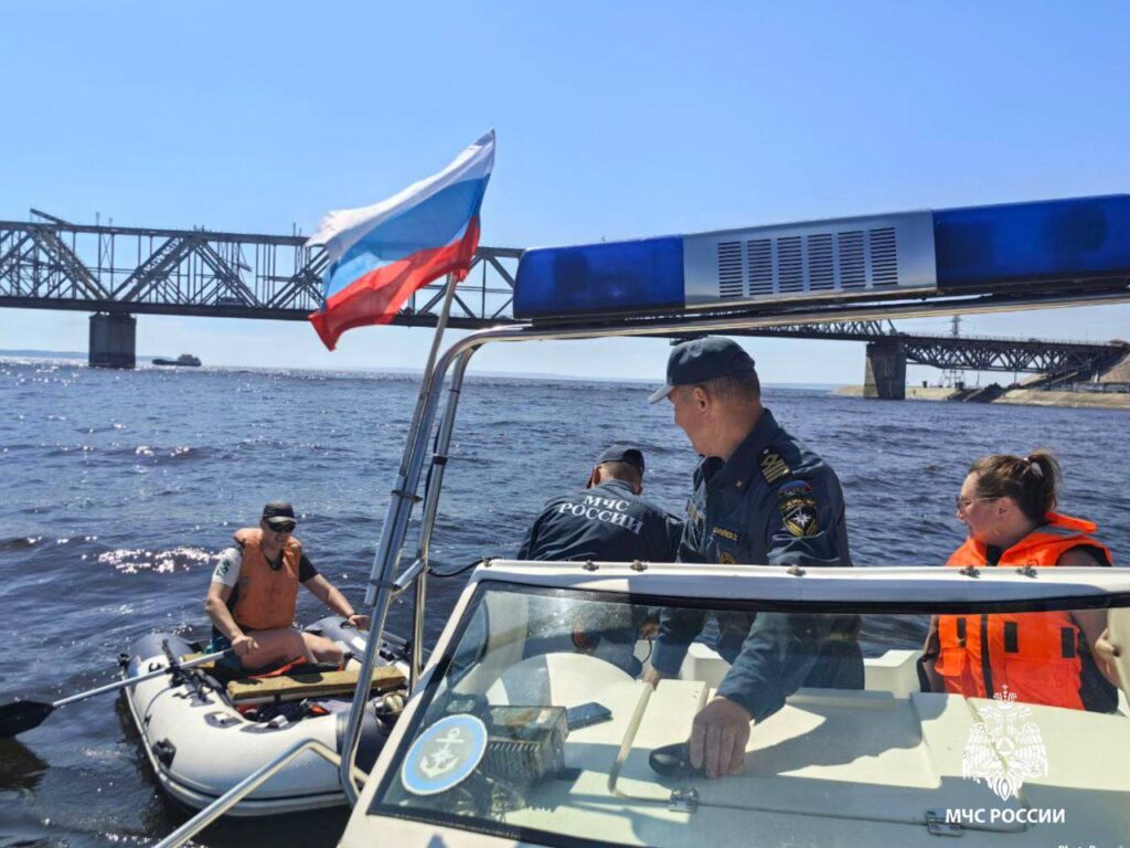 В Ульяновске на Волге заглохла лодка с семейной парой | Новости Ульяновска.  Смотреть онлайн