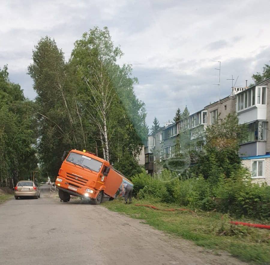 В Цильне в яму упал КАМАЗ | Новости Ульяновска. Смотреть онлайн