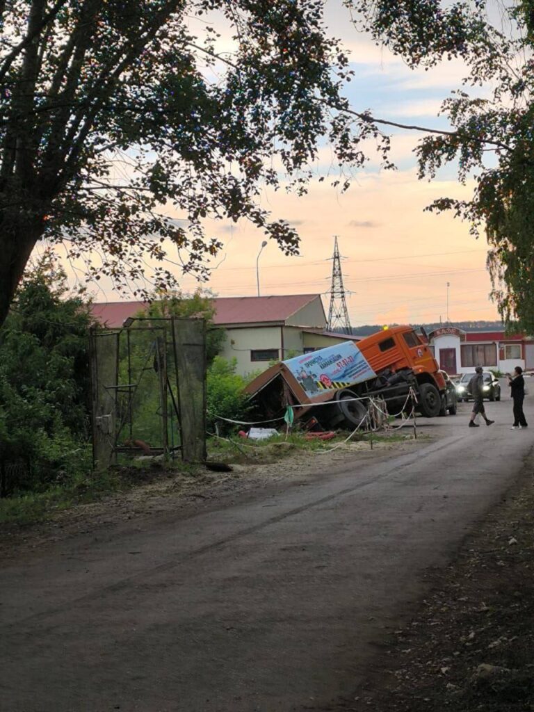 В Цильне в яму упал КАМАЗ | Новости Ульяновска. Смотреть онлайн