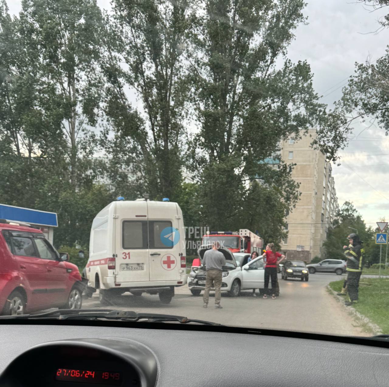 На Сиреневом проезде женщине стало плохо и она устроила ДТП | Новости  Ульяновска. Смотреть онлайн